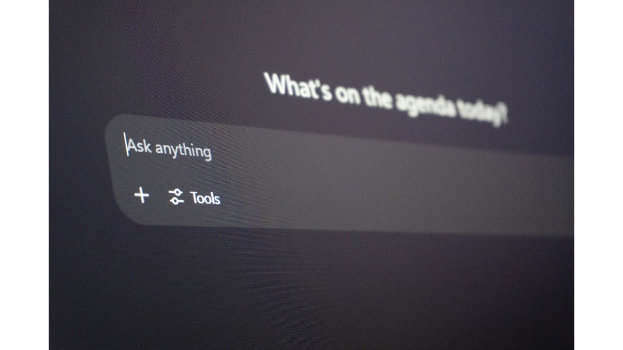 Stronger domain expertise 2025 models are equipped with specialisations that bring deep accuracy to fields like coding, legal assistance, healthcare guidance, enterprise automation, and customer service. This domain-focused intelligence means that responses are no longer generic but shaped by specific industry knowledge. It also reduces errors and improves reliability when working on professional or technical tasks.