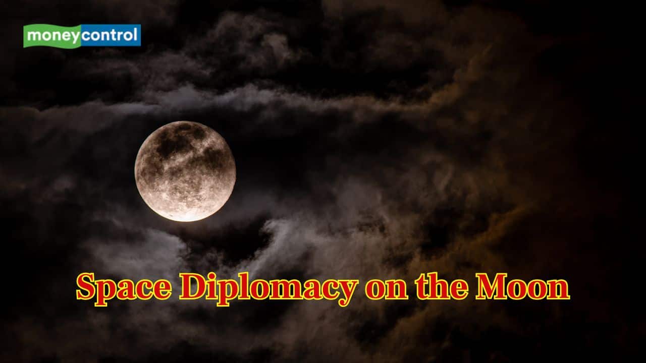 Nations can avoid conflict on Moon with safety zones and treaties