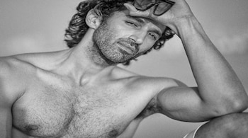 As Aditya Roy Kapur turns 40, a fun detail from an old interview is going viral — the actor has reportedly eaten the same breakfast for over eight years. His go-to morning meal? A simple, reliable bowl of oats.