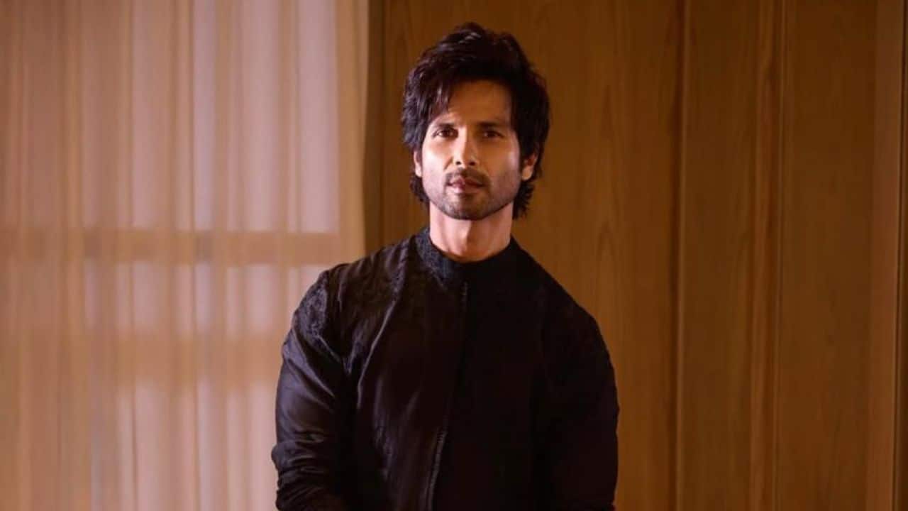 <strong>Shahid Kapoor:</strong><br />Shahid expertly blends tradition with modern flair. His black kurtas usually feature sleek details, creating the perfect balance between classic elegance and contemporary appeal.