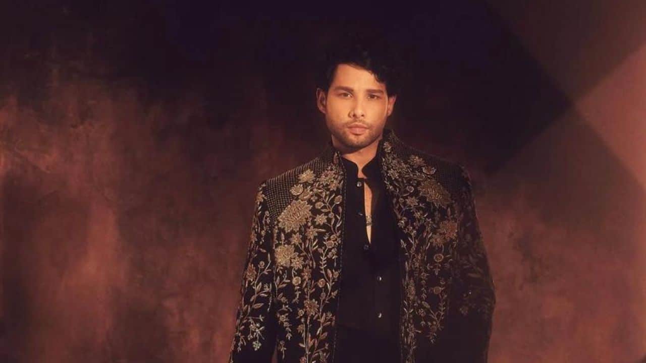 <strong>Siddhant Chaturvedi:</strong><br />Siddhant adds a youthful, glam edge to the black kurta. He often styles it with a long overcoat, giving the traditional piece a fresh twist that resonates with younger fashion lovers.