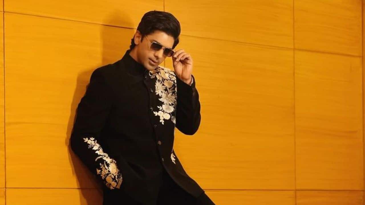 <strong>Taha Shah Badussha:</strong><br />Taha prefers a minimal and clean look. His black kurtas rely on neat cuts and subtle design elements, allowing his natural charisma to shine. The result is a polished yet easygoing vibe.