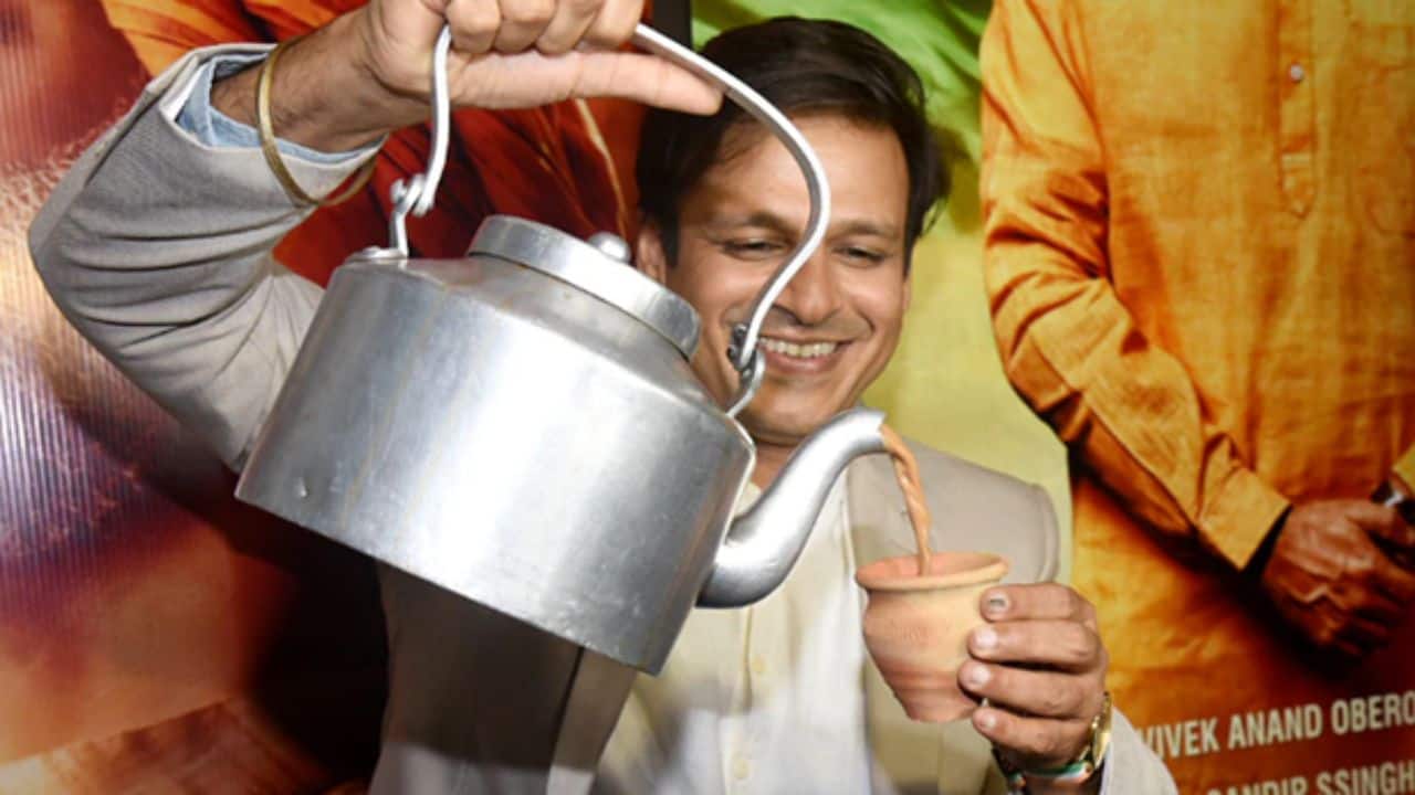 Did you know Vivek Oberoi worked as Farah Khan’s assistant, swept floors and served tea? Did you know Vivek Oberoi worked as Farah Khan’s assistant, swept floors and served tea?