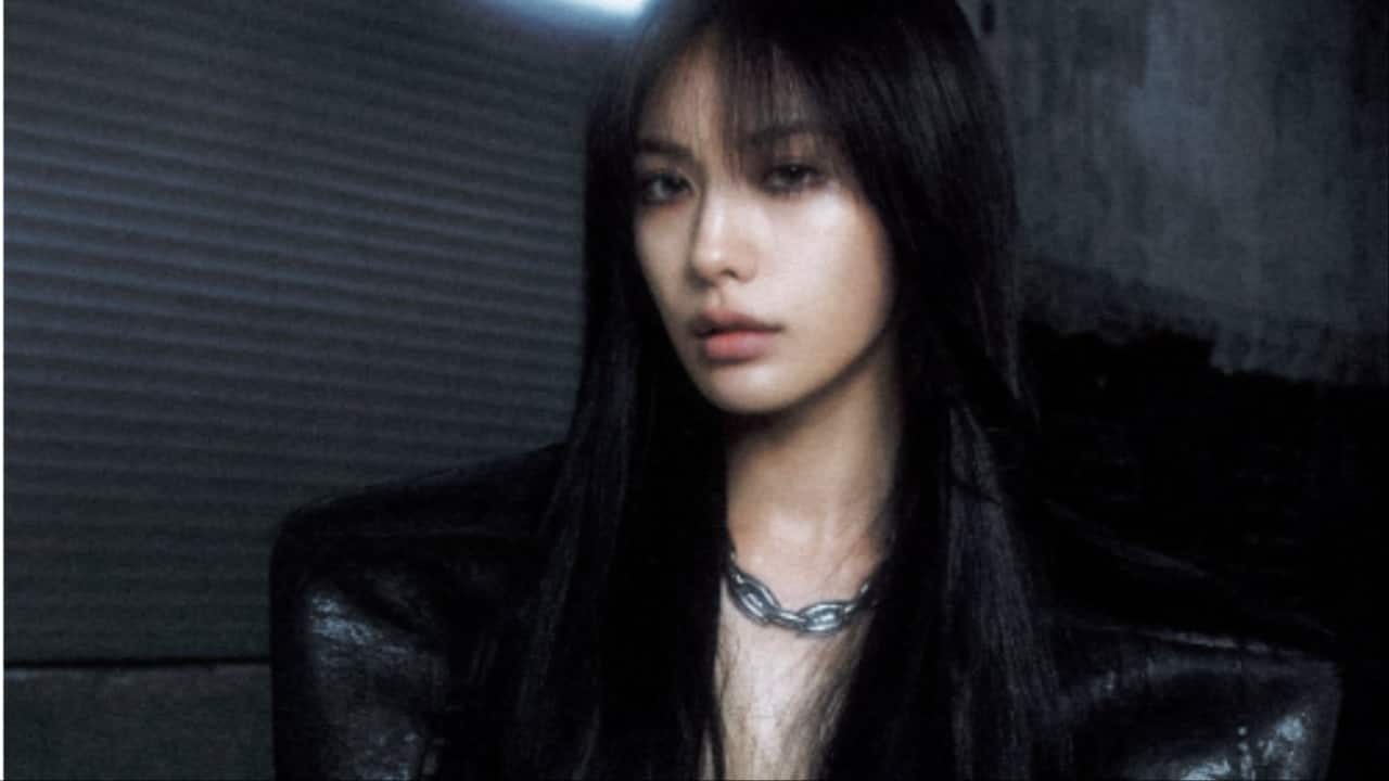 South Korean actor and K-pop star fights off robbers from home with help from mother