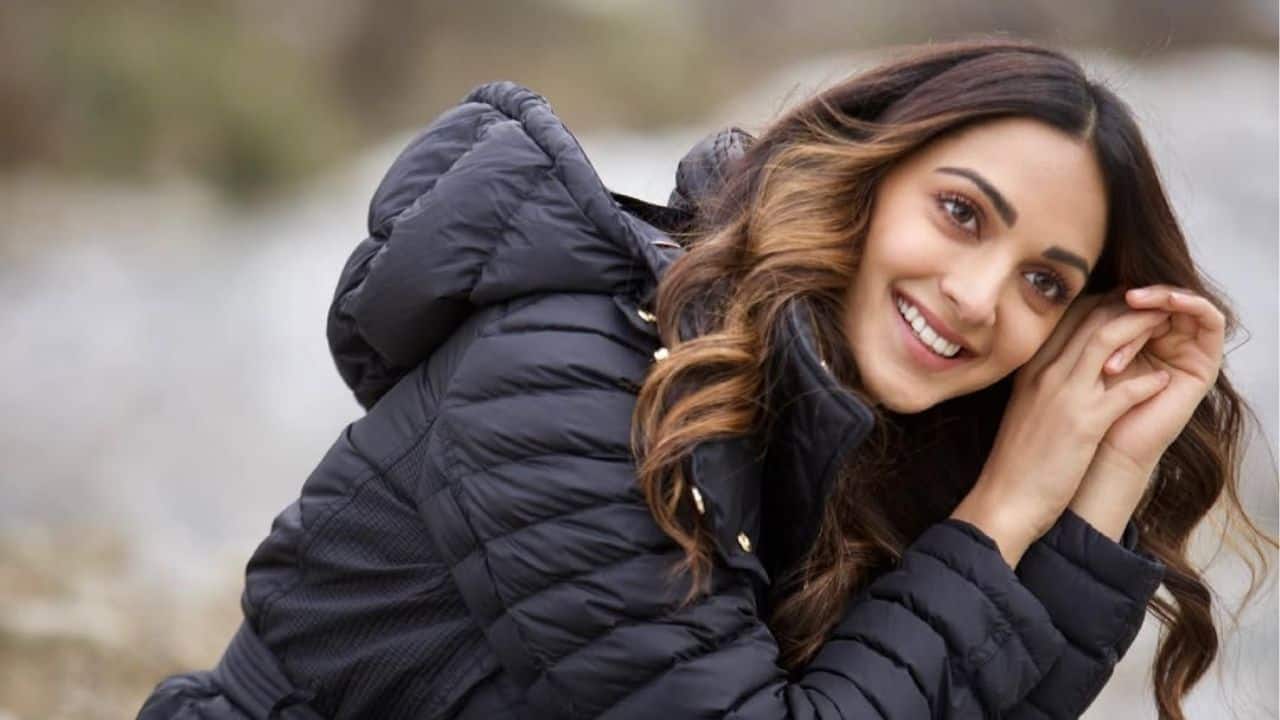 Kiara Advani Winter fashion is all about staying warm while looking fabulous, and Kiara absolutely nails that balance! Dressed in a snug black puffer jacket with a high collar and subtle gold detailing, she perfectly blends comfort with understated glamour. The soft curls in her hair add a touch of warmth to her look, while her radiant smile brings out that cozy winter charm. Whether it’s a mountain getaway or a breezy city day, this outfit proves that minimal can still be stunning.