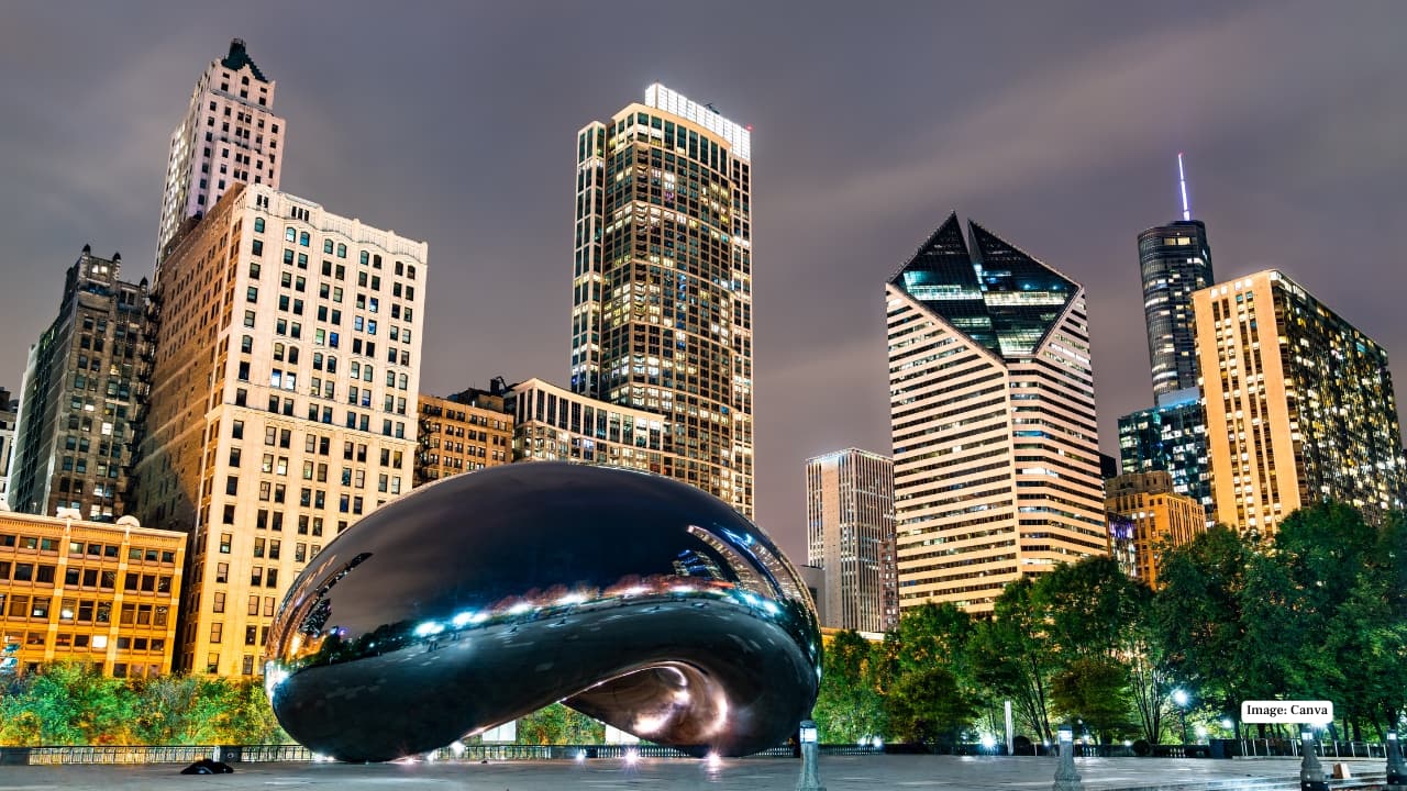 3. Chicago, Illinois – City Lights &amp; Holiday Cheer Chicago combines urban energy with festive charm. From the Magnificent Mile Lights Festival to cozy riverfront restaurants, the city sparkles in November. Layer in lakefront views and the rich architecture of downtown, and Thanksgiving in Chicago feels like a cinematic holiday scene come to life.