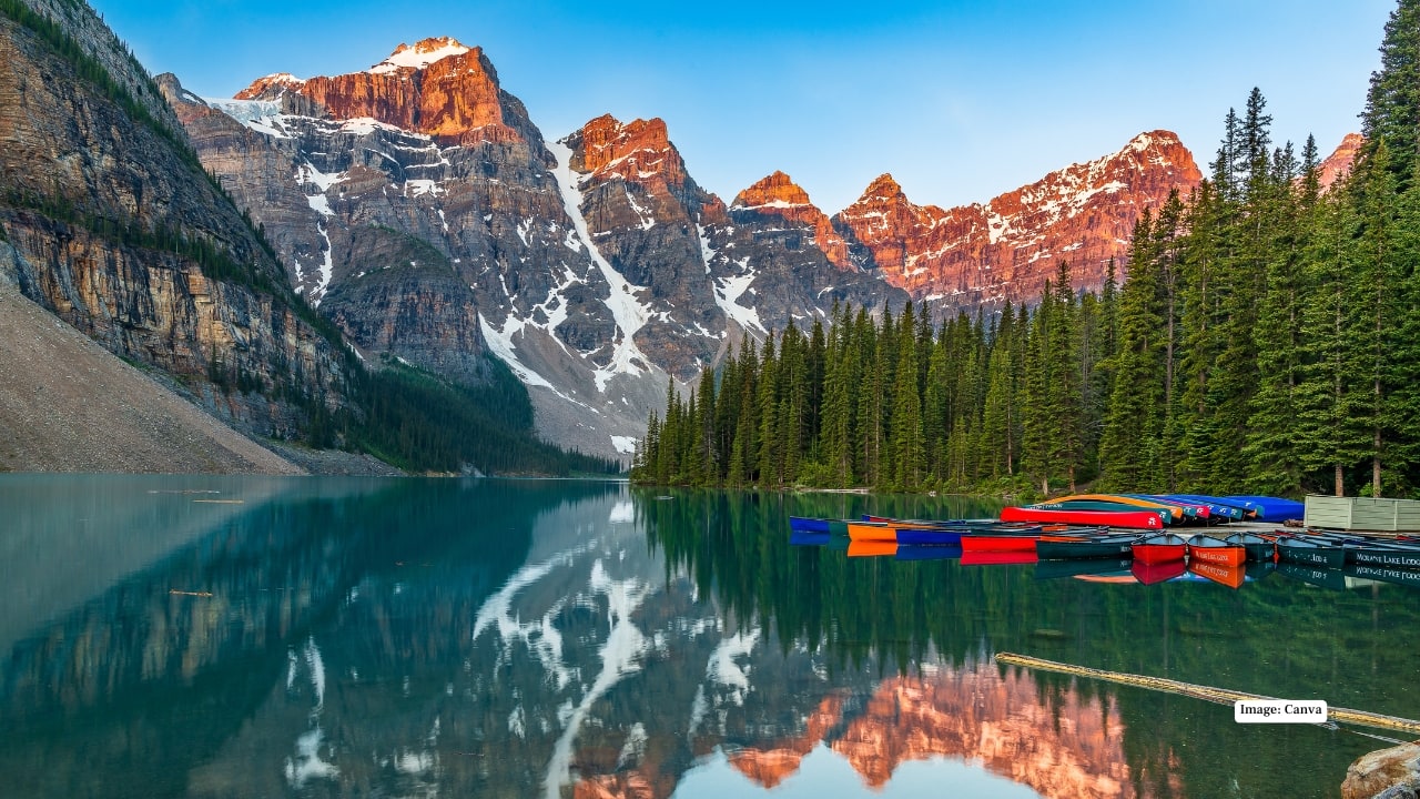 . Banff, Canada – Frozen Lakes and Alpine Fantasy Banff National Park turns dramatic in winter. Picture turquoise lakes frozen solid, pine forests dusted with white, and rugged mountain peaks rising like giant sculptures. Lake Louise becomes a brilliant ice mirror, perfect for skating or photography. Soak in steamy hot springs as snow falls around you or ride a gondola to witness Canada’s winter wonderland from above. Banff is where nature puts on its most spectacular show.