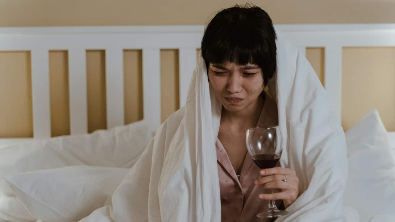 5 ways to cure a hangover without medicines