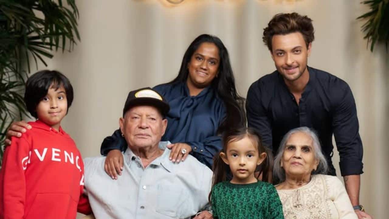 Arpita Khan shares unseen family photo as she wishes father Salim Khan on his 90th birthday: "You are our Galaxy"