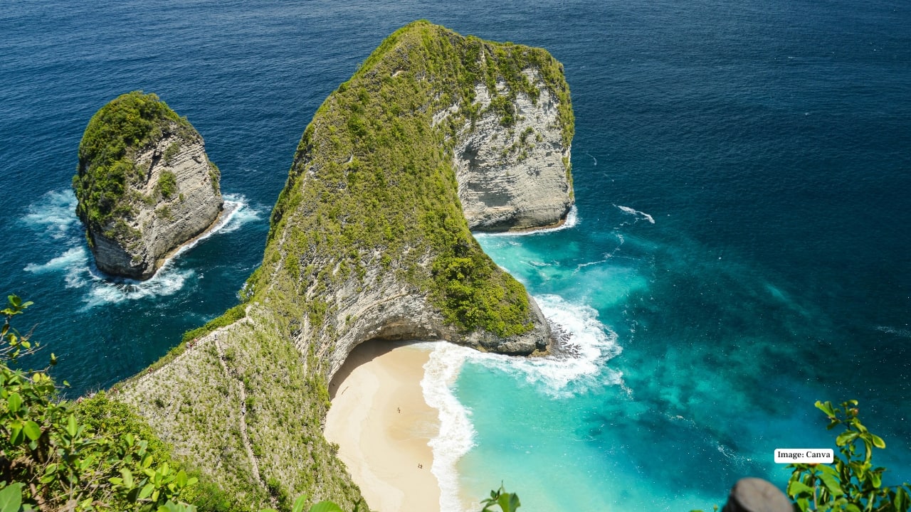 5. Kelingking Cliff’s Wild Heart, Nusa Penida Nothing prepares you for Kelingking. The cliffs swoop and curve into the sea like something drawn from a fantasy film, and the water below glows in impossible shades of turquoise. Sunrise is the secret—the world is silent, the sky blushes awake, and the headland stands proud and dramatic. A proposal here is bold, raw, and unforgettable—perfect for couples who love a little adrenaline with their romance.