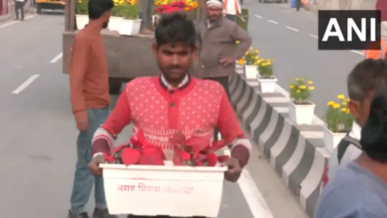 Workers engaged in the decoration work were quoted by ET as saying that they feel fortunate to contribute to this historic moment. (Photo: X)