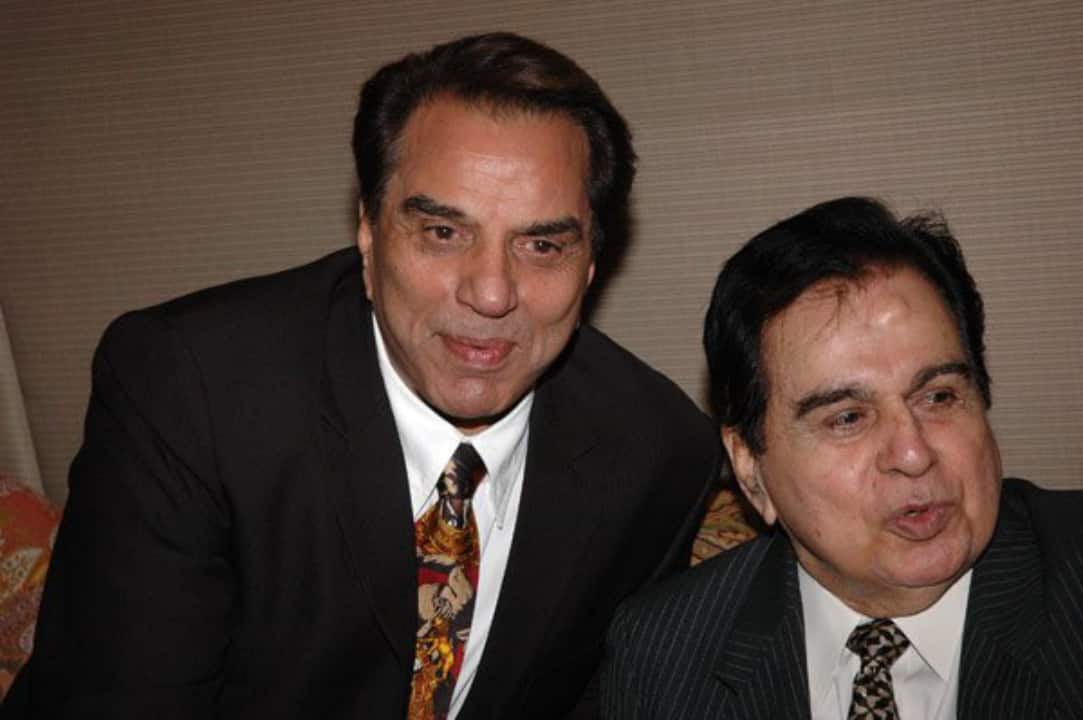 Dharmendra with Dilip Kumar, whose 'Shaheed' inspired him to take up acting. (Image credit: Bollywood Hungama via Wikimedia Commons 3.0)