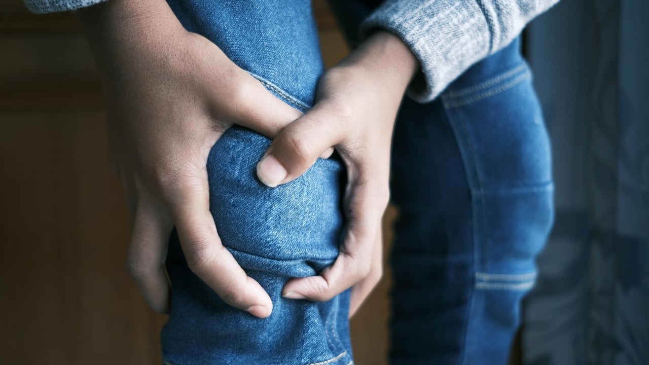 Unhealthy diets to injuries, 5 ways you are unknowingly inviting arthritis into your life in 20s and 40s