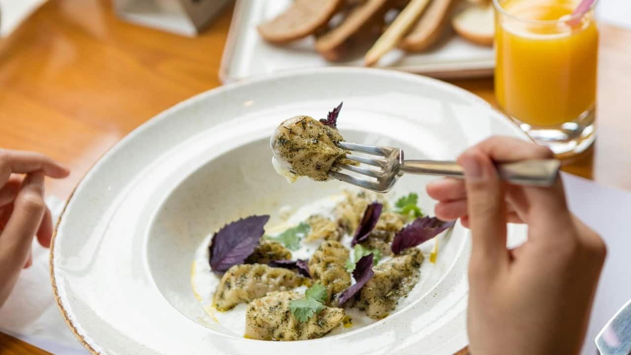 Gastroenterologist shares meal timing hacks that boost digestion, burn fat and keep your body in balance