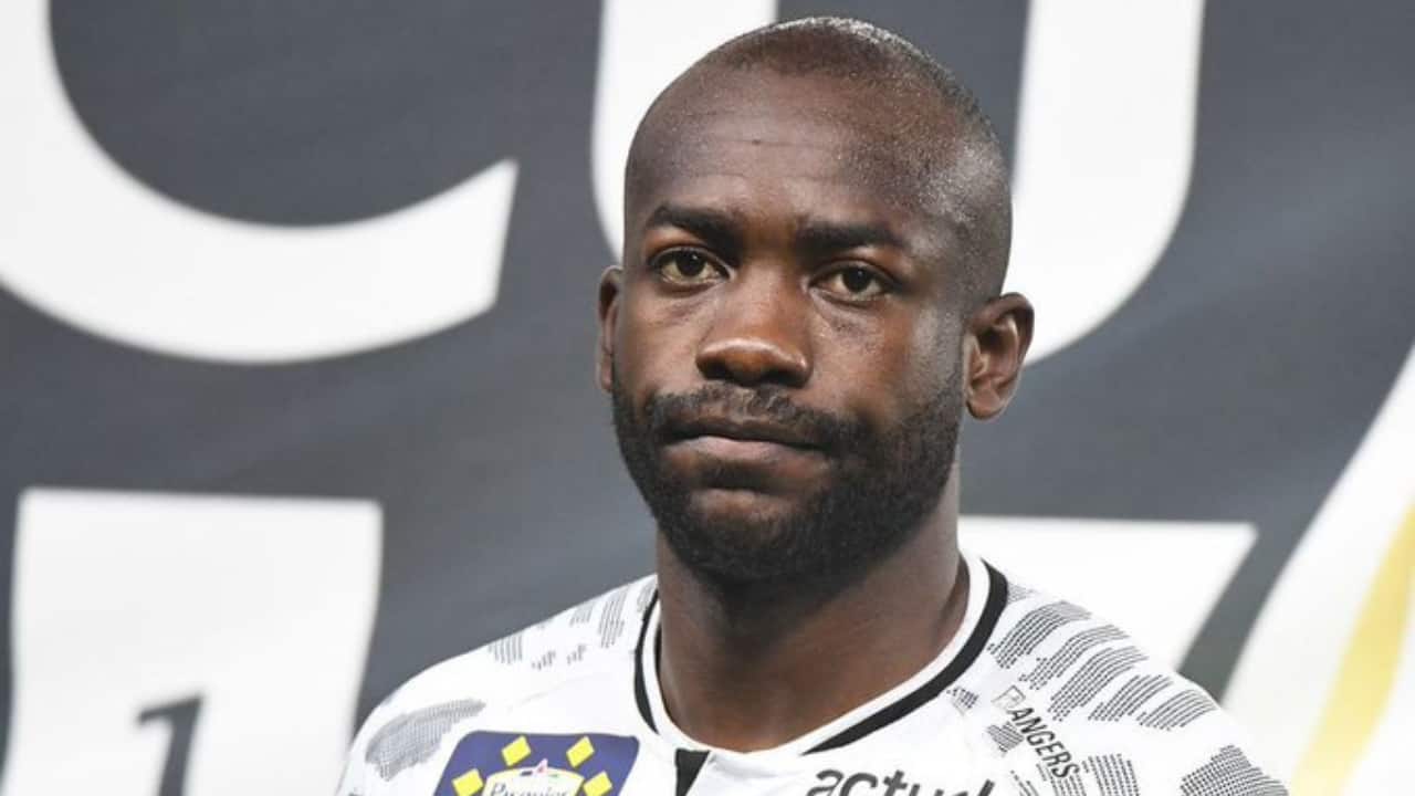 Stephane Bahoken’s Sudden Flashpoint (Kayserispor) - In the Turkish Super Lig, Kayserispor’s Stephane Bahoken was dismissed in just the 23rd minute after pushing and then slapping his teammate Miguel Cardoso. The altercation stemmed from Cardoso giving away a needless free kick, triggering Bahoken’s angry reaction. Referees in Turkey have seen their share of fiery clashes, but a red card for striking your own colleague remains a rare sight. (Photo: X)