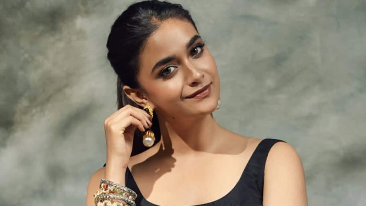 About Rita Revolver?<br />The movie Revolver Rita, directed by JK Chandru, is going to come out. It's a hilarious movie with a dark side that takes place in the colorful city of Pondicherry. The movie is about Rita's life as her family is caught up in a gang war that puts her everyday life in danger. It has crime, family conflict, and funny things that happen. Rita needs to use her great instincts to stay alive to keep the people she loves safe as the threats get harsher. Revolver Rita will be playing in both Tamil and Telugu theaters on November 28. The movie promises to be an exciting combination of genres with a strong and unique female lead.