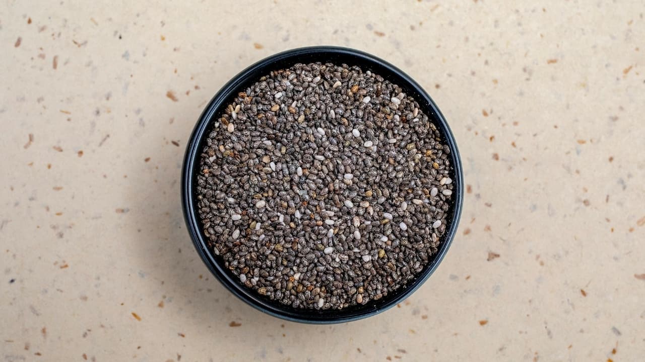 For how long do you need to soak chia seeds before eating them? Know here