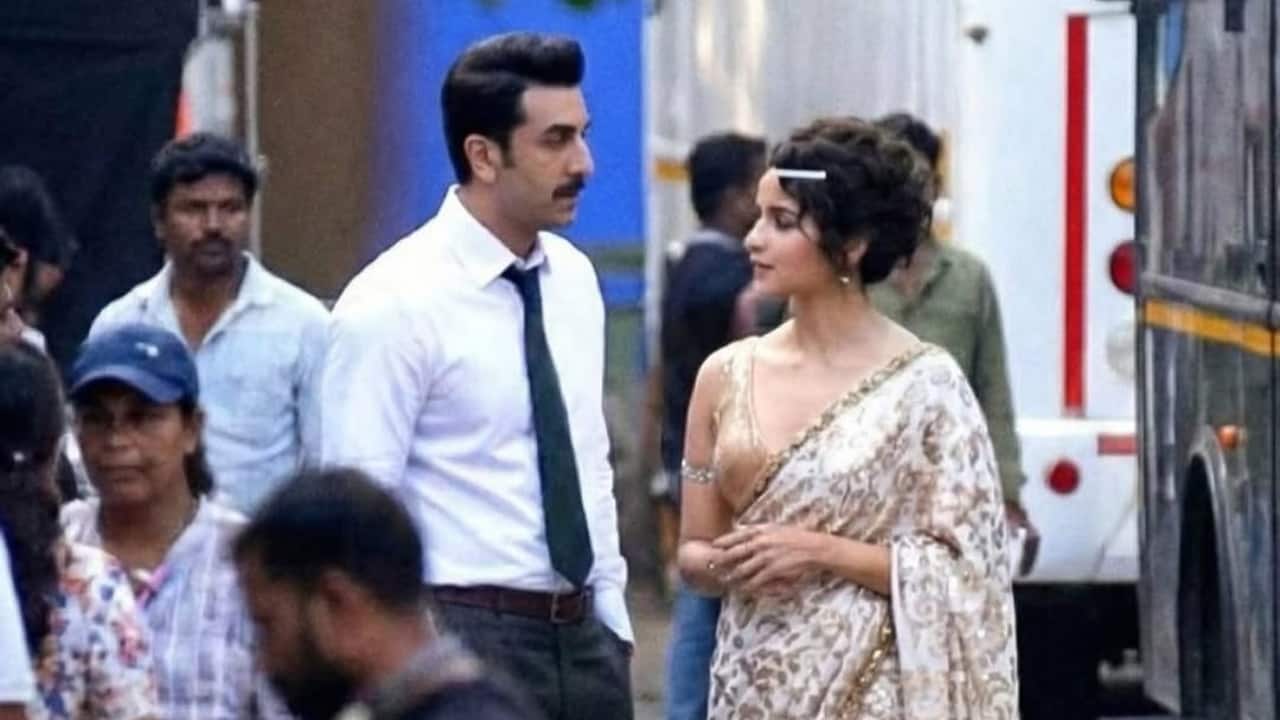 Alia Bhatt and Ranbir Kapoor’s retro looks from Love and War leak online, see here
