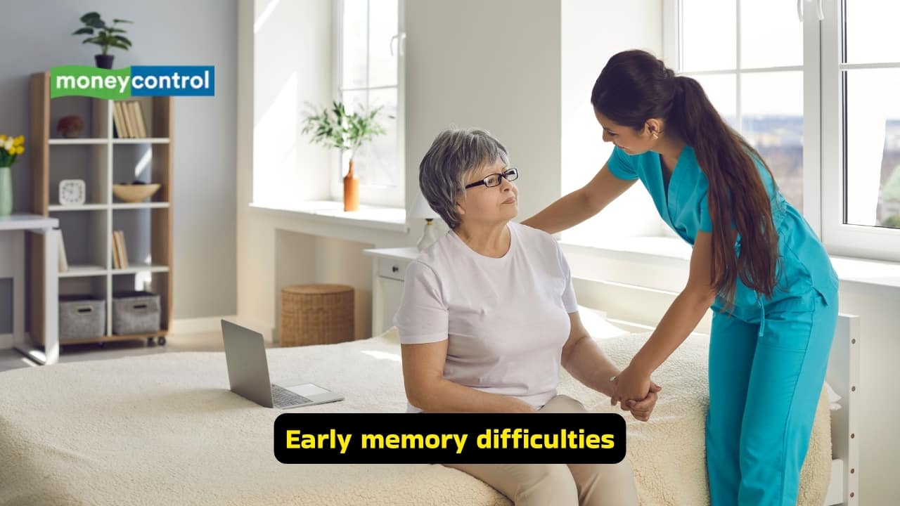 <strong>Early memory difficulties</strong><br />The affected individuals begin to forget recent conversations, and do not remember where they’ve placed certain objects. Some may begin repeating their questions too. However, long-term memory remains intact in the initial stages of dementia. The family members may begin to notice the forgetfulness initially.
