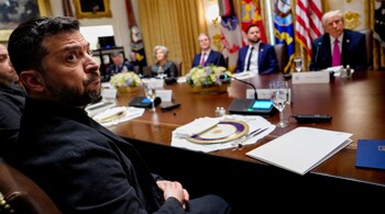 Ukrainian President Volodymyr Zelensky (L) attends a lunch meeting with U.S. President Donald Trump (R) at the White House on October 17, 2025, in Washington, DC. Andrew Harnik/Getty Images/AFP 