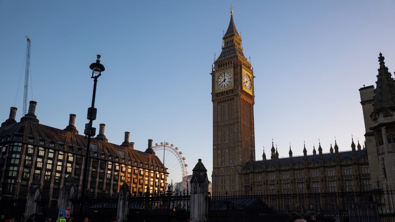 UK bonds, pound whipsaw as investors unconvinced by budget plans