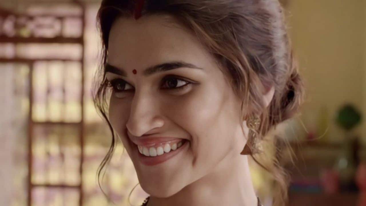 Luka Chuppi: Rashmi Kriti’s portrayal of Rashmi explored the sensitive topic of live-in relationships in conservative Indian society. With wit and confidence, she steered her character’s journey, delivering humor, relatability, and social commentary in equal measure.