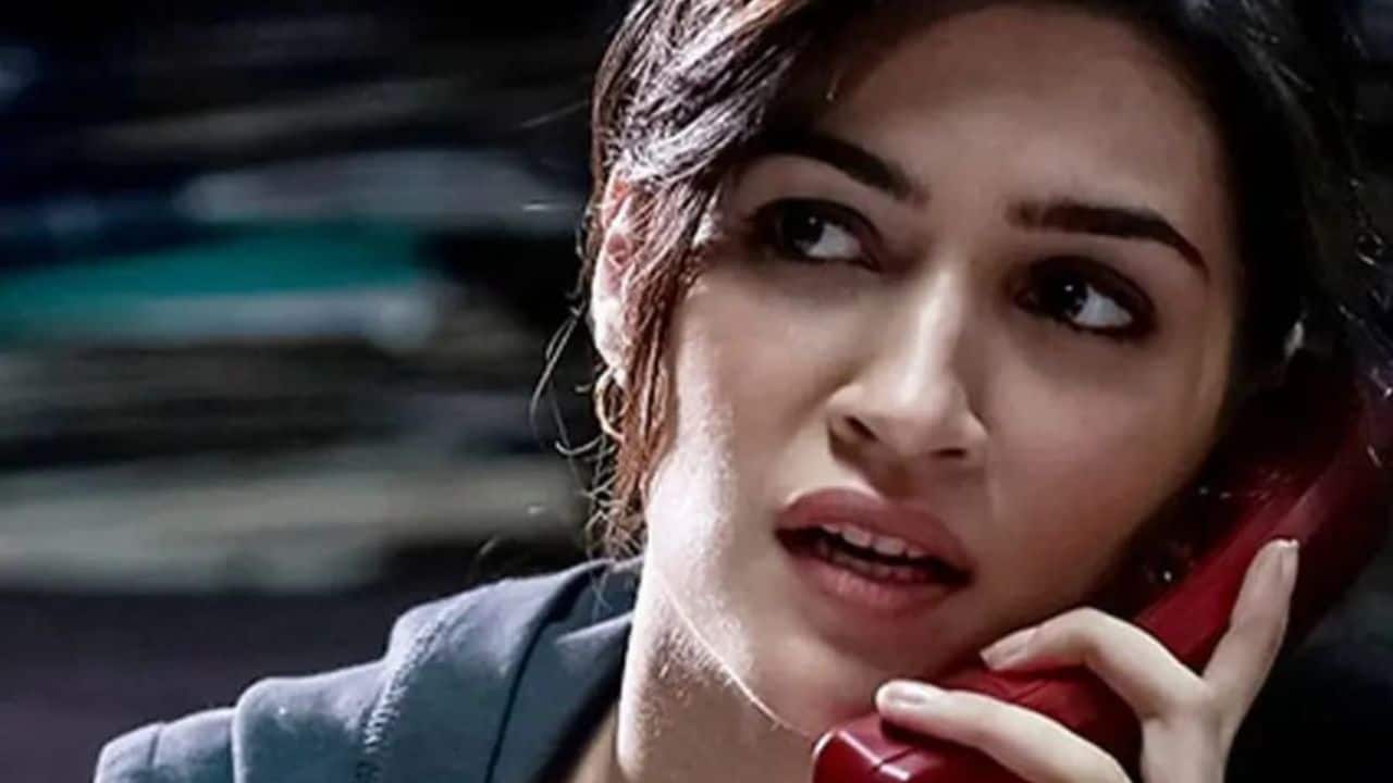  Bareilly Ki Barfi: Bitti In *Bareilly Ki Barfi*, Kriti portrayed Bitti, a free-spirited small-town girl unafraid to assert herself. Whether smoking, drinking, or dreaming big, she embodied independence with effortless charm. The role highlighted her ability to lead a story with both heart and strength.