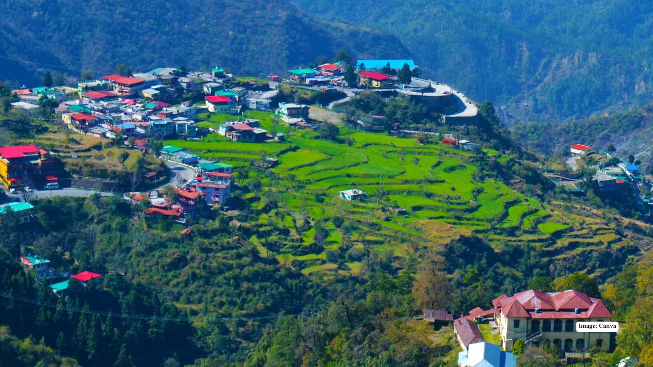 Uttarakhand has a way of slowing you down. The air feels lighter, the forests deeper, and the sky somehow wider. But for birdwatchers, what truly sets the state apart is its astonishing diversity—more than 700 species tucked into oak forests, perched on misty ridgelines or circling over shimmering lakes. From big-league national parks to tranquil hill hamlets where mornings begin with birdsong instead of alarms, Uttarakhand is one of India’s finest playgrounds for anyone who loves feathers, flight and the quiet thrill of spotting something rare. Here’re 10 of the best birdwatching destinations in the Himalayan state—each offering something a little different, a little magical.