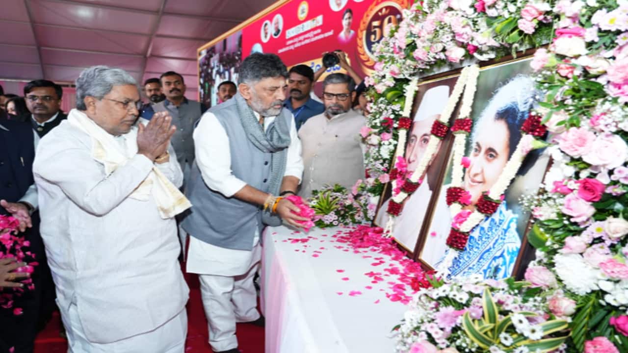 Siddaramaiah and Shivakumar share stage in Bengaluru amid power tussle in Karnataka