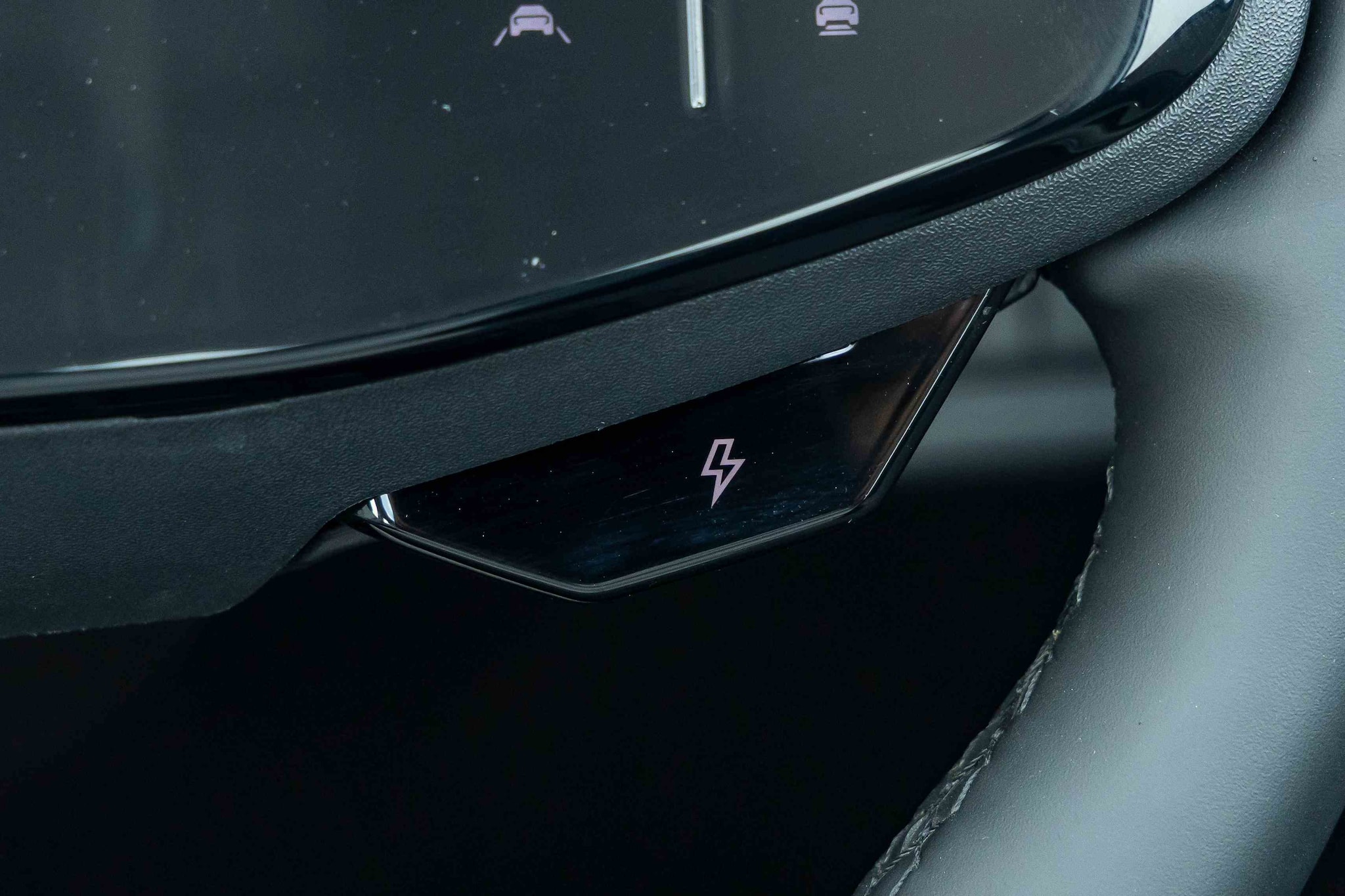 Steering mounting controls are easy to access