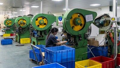 China Factory Activity Grows, Ending Longest Slump on Record