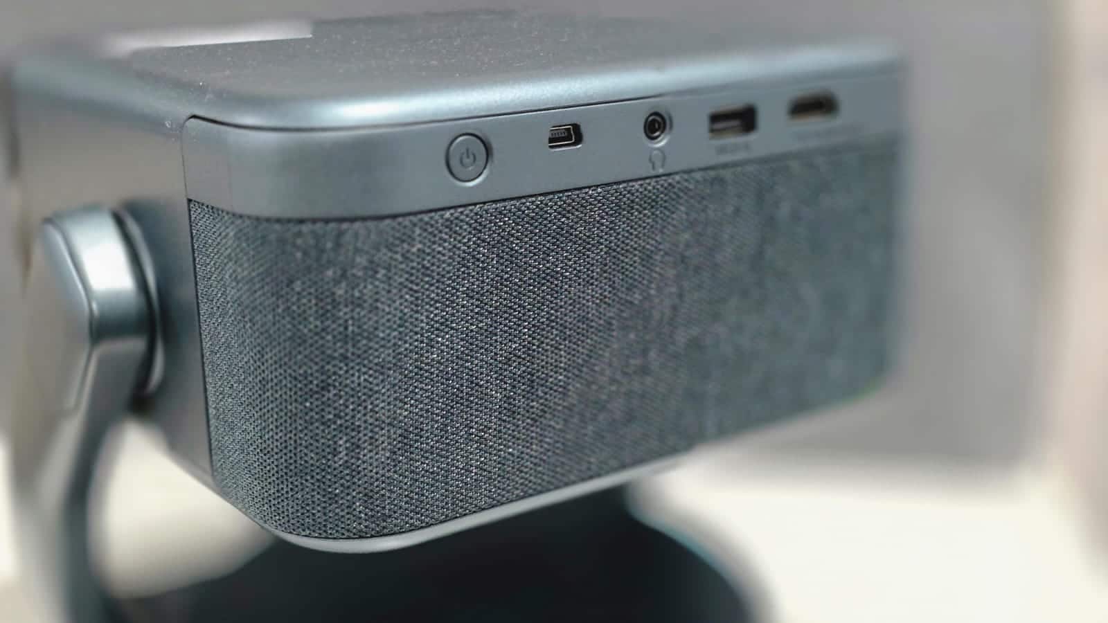 Epson EpiqVision Mini EF22 projector