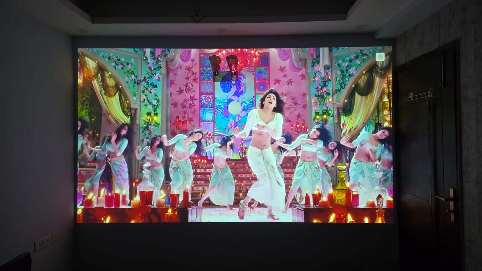 Epson EpiqVision Mini EF22 projector