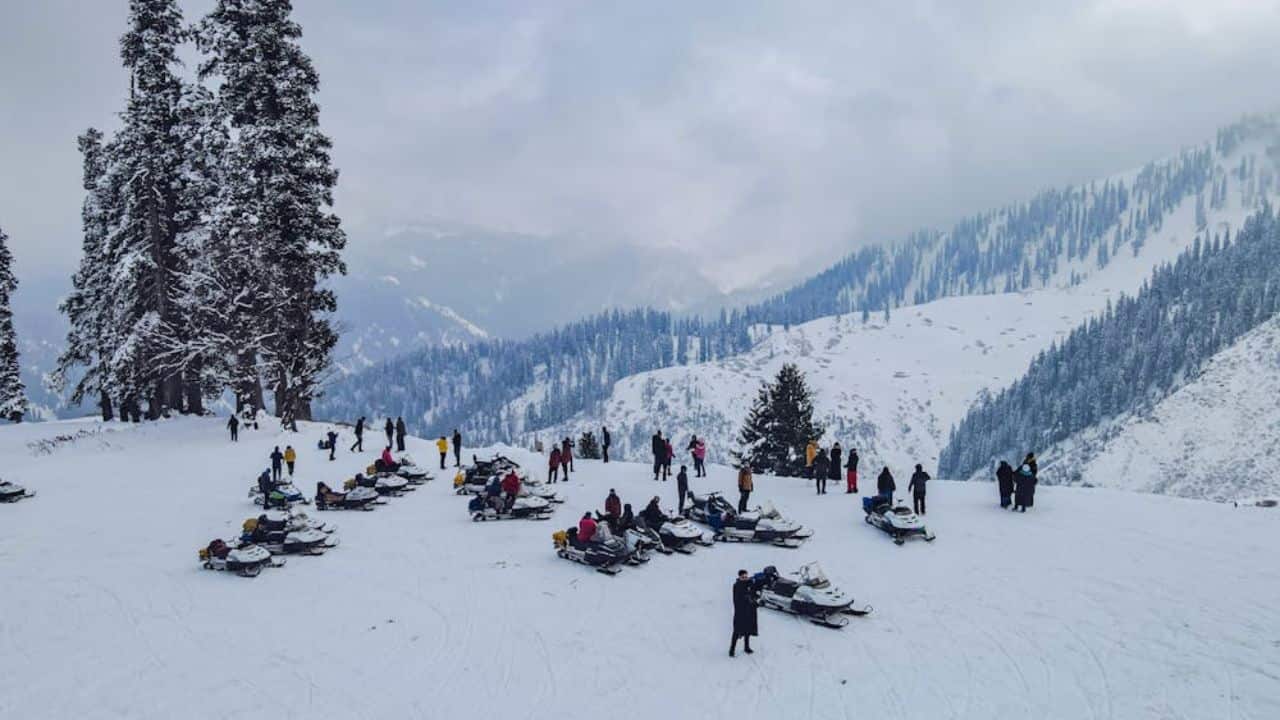 After monsoon havoc, tourists return to Kullu-Manali as fresh snow, restored roads rebuild travel confidence