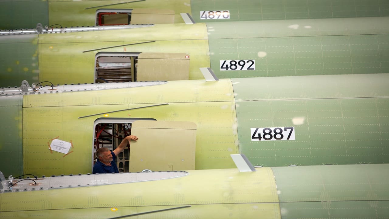 Airbus to inspect hundreds of A320 jets for defective panels