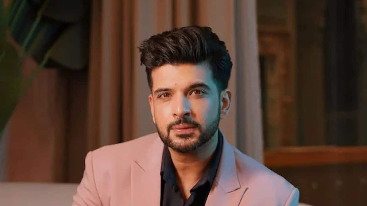 Karan Kundrra<br />He reportedly receives an impressive sum of around Rs. 3 lakh per episode for fictional shows, says Siasat.com. He is currently a part of Laughter Chefs 3.