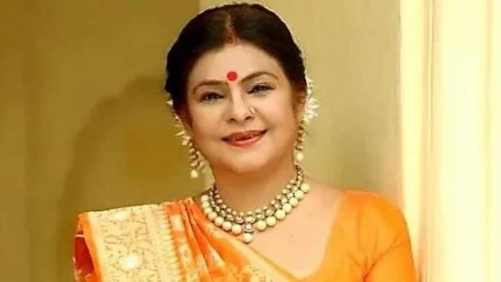 UP Tech Next Summit: Malini Awasthi wins hearts, dedicates song to UP CM's adviser on their wedding anniversary | Watch