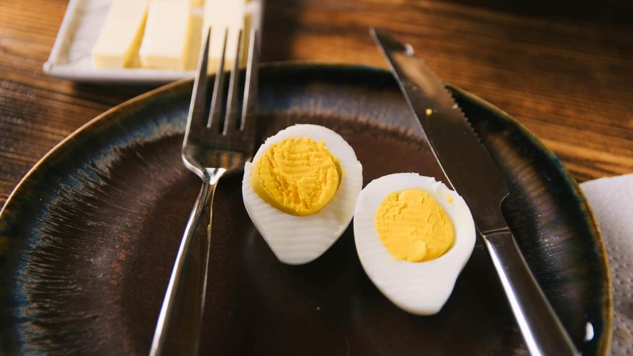How many eggs should high-cholesterol patients eat in a day? Apollo neurologist gives the safe number