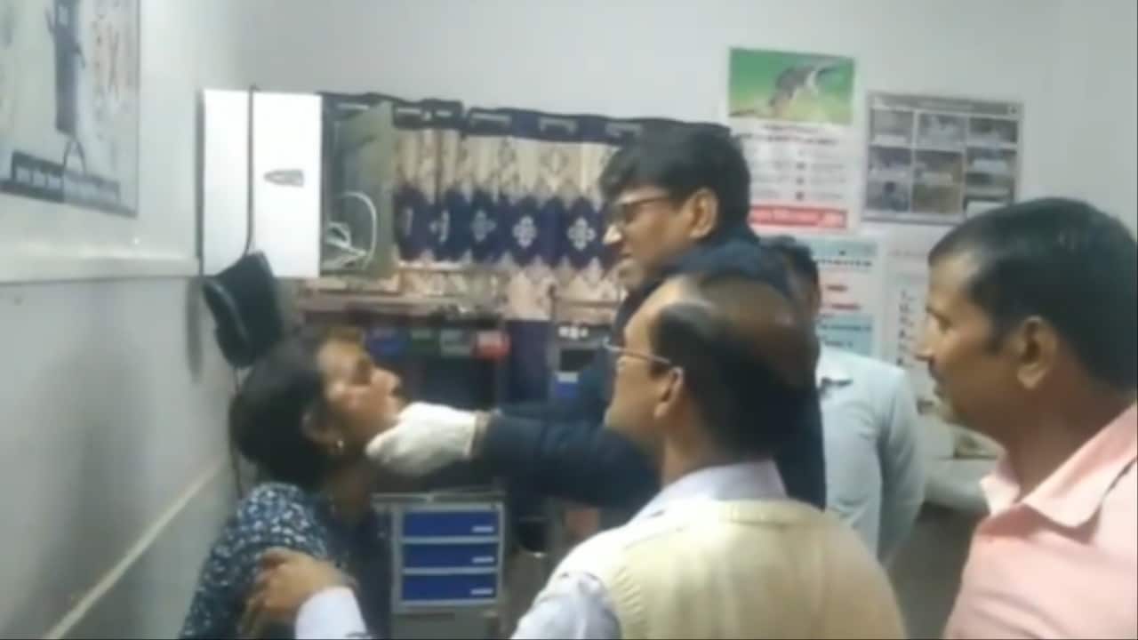 UP woman dislocates jaw while trying to eat golgappa. Video