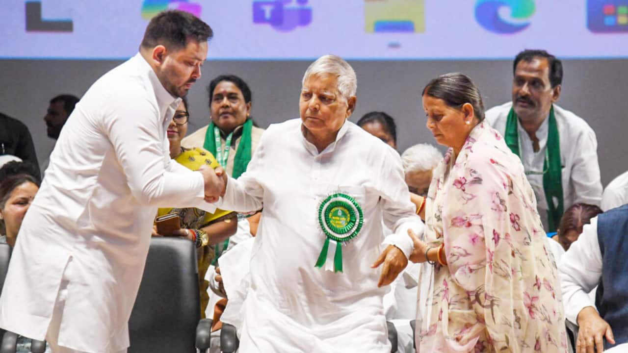 Lalu, Rabri Devi lead the way, Tejashwi follows: RJD leaders return security cover after Bihar govt... - Moneycontrol.com