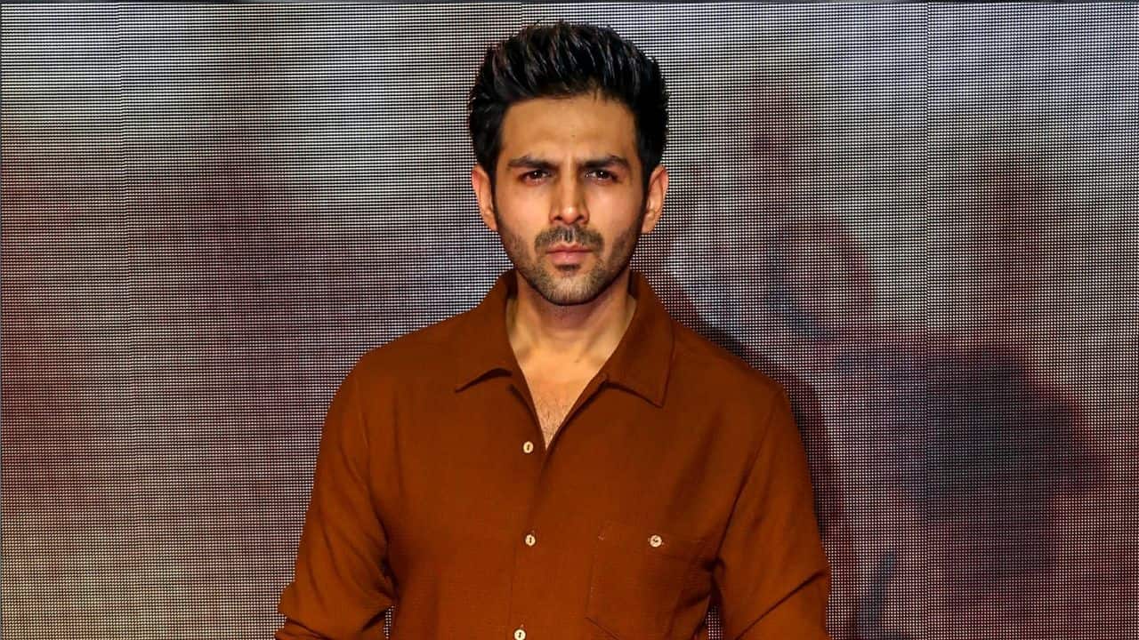 Kartik Aaryan performs on phoolon ka taaron ka at his sister Kritika Tiwari’s sangeet ceremony, watch