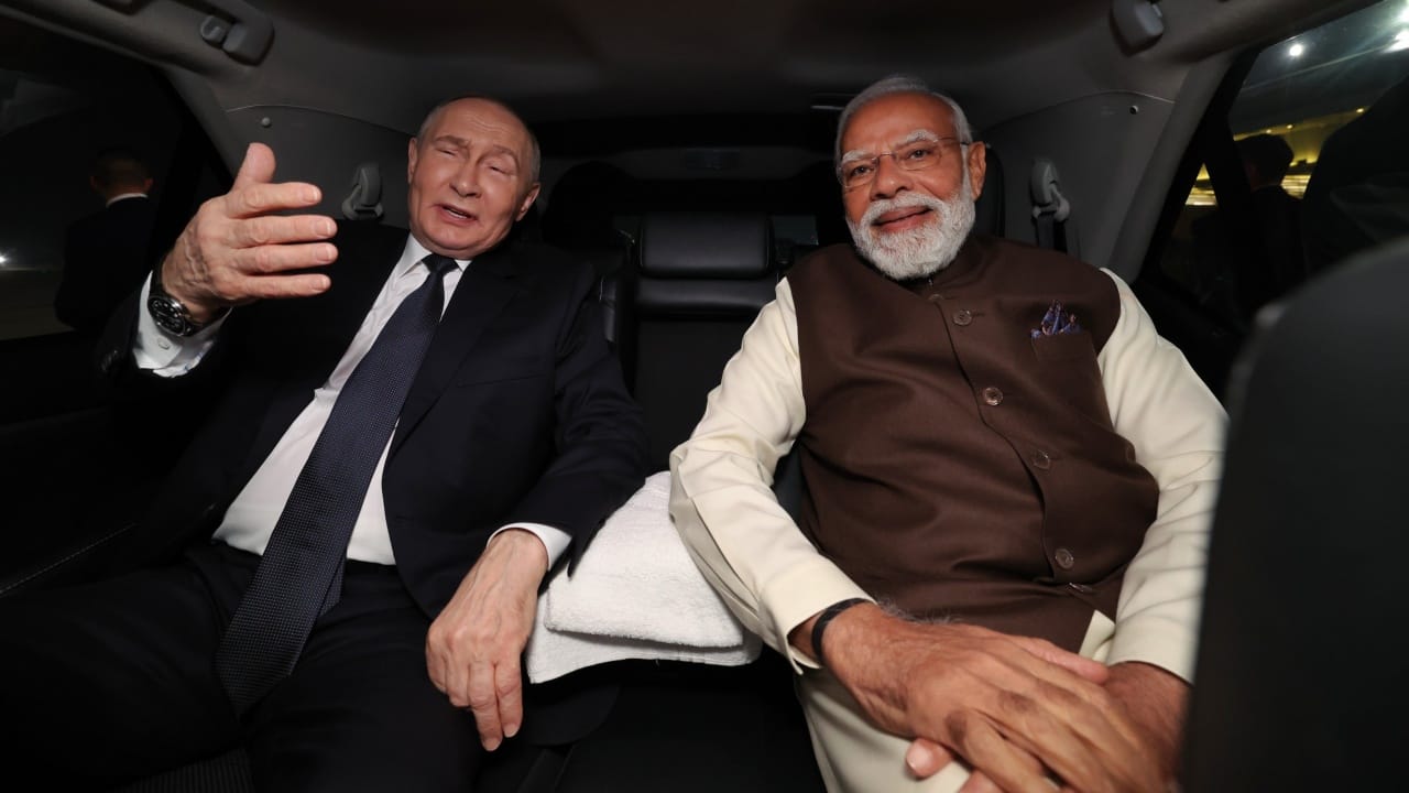 Modi, Putin travel in same car after PM breaks protocol to receive Russian President at Palam airport