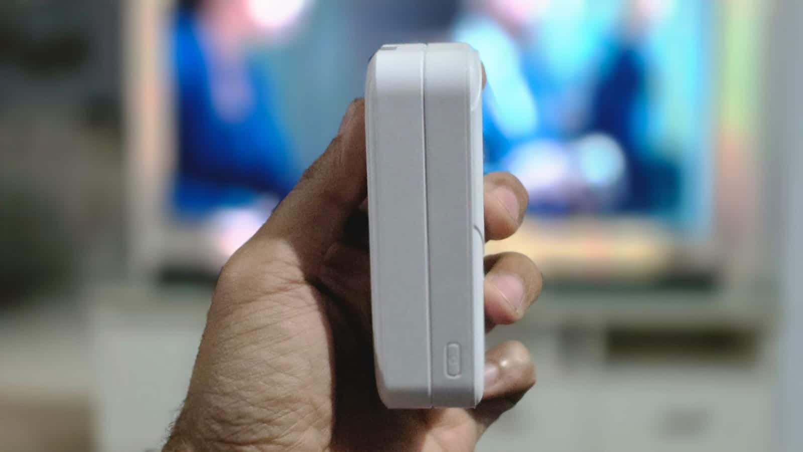 Real-world phone charging performance The wired 22.5W fast charging on the power bank consistently delivered quick top-ups. Charging an iPhone from 0 to 50% in roughly 34 minutes which matches the claim made by the company. For Android phones like Pixel and Samsung Galaxy, the PD-PPS compatibility helps deliver efficient speeds without overheating. The charged the Galaxy Z Fold7 with it – both wired and wirelessly and the phone detected that it is a fast charger in both scenarios. Then comes the dual Type-C ports that can charge two devices at the same time. So, you can plug one main device directly to the adapter port and the secondary device like watch, earbuds, etc into the powerbank’s USB port when plugged in. Real-world phone charging performance The wired 22.5W fast charging on the power bank consistently delivered quick top-ups. Charging an iPhone from 0 to 50% in roughly 34 minutes which matches the claim made by the company. For Android phones like Pixel and Samsung Galaxy, the PD-PPS compatibility helps deliver efficient speeds without overheating. The charged the Galaxy Z Fold7 with it – both wired and wirelessly and the phone detected that it is a fast charger in both scenarios. Then comes the dual Type-C ports that can charge two devices at the same time. So, you can plug one main device directly to the adapter port and the secondary device like watch, earbuds, etc into the powerbank’s USB port when plugged in.