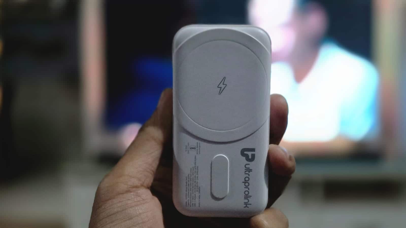 Power split logic When the two parts are combined, the charger intelligently splits power: 45W stays with the main charger and 22.5W goes to the power bank. This is particularly useful because you don’t have to charge them separately at night. Just plug in the assembled unit, and both charge together. Power split logic When the two parts are combined, the charger intelligently splits power: 45W stays with the main charger and 22.5W goes to the power bank. This is particularly useful because you don’t have to charge them separately at night. Just plug in the assembled unit, and both charge together.