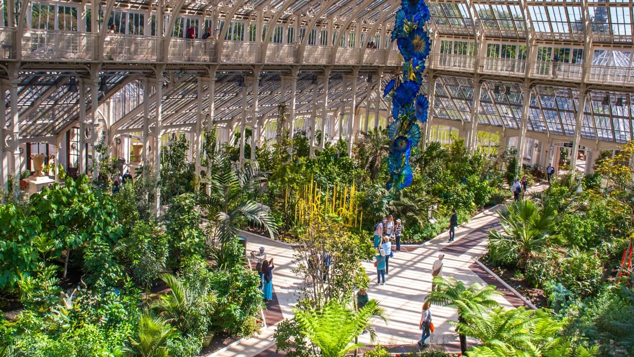 2. Royal Botanic Gardens, Kew, United Kingdom — A Living Encyclopedia of Plants Kew Gardens is a global giant — scientifically, historically, and visually. Home to the largest and most diverse plant collection on Earth, this UNESCO World Heritage Site invites travellers into Victorian glasshouses glowing with tropical plants, sweeping arboretums, treetop walkways, and manicured lawns that stretch for miles. Travellers frequently search for Kew on Google Maps for its legendary Palm House, its futuristic Temperate House, and seasonal events that turn the garden into a glowing spectacle of lights, art, and rare blooms. 2. Royal Botanic Gardens, Kew, United Kingdom — A Living Encyclopedia of Plants Kew Gardens is a global giant — scientifically, historically, and visually. Home to the largest and most diverse plant collection on Earth, this UNESCO World Heritage Site invites travellers into Victorian glasshouses glowing with tropical plants, sweeping arboretums, treetop walkways, and manicured lawns that stretch for miles. Travellers frequently search for Kew on Google Maps for its legendary Palm House, its futuristic Temperate House, and seasonal events that turn the garden into a glowing spectacle of lights, art, and rare blooms.