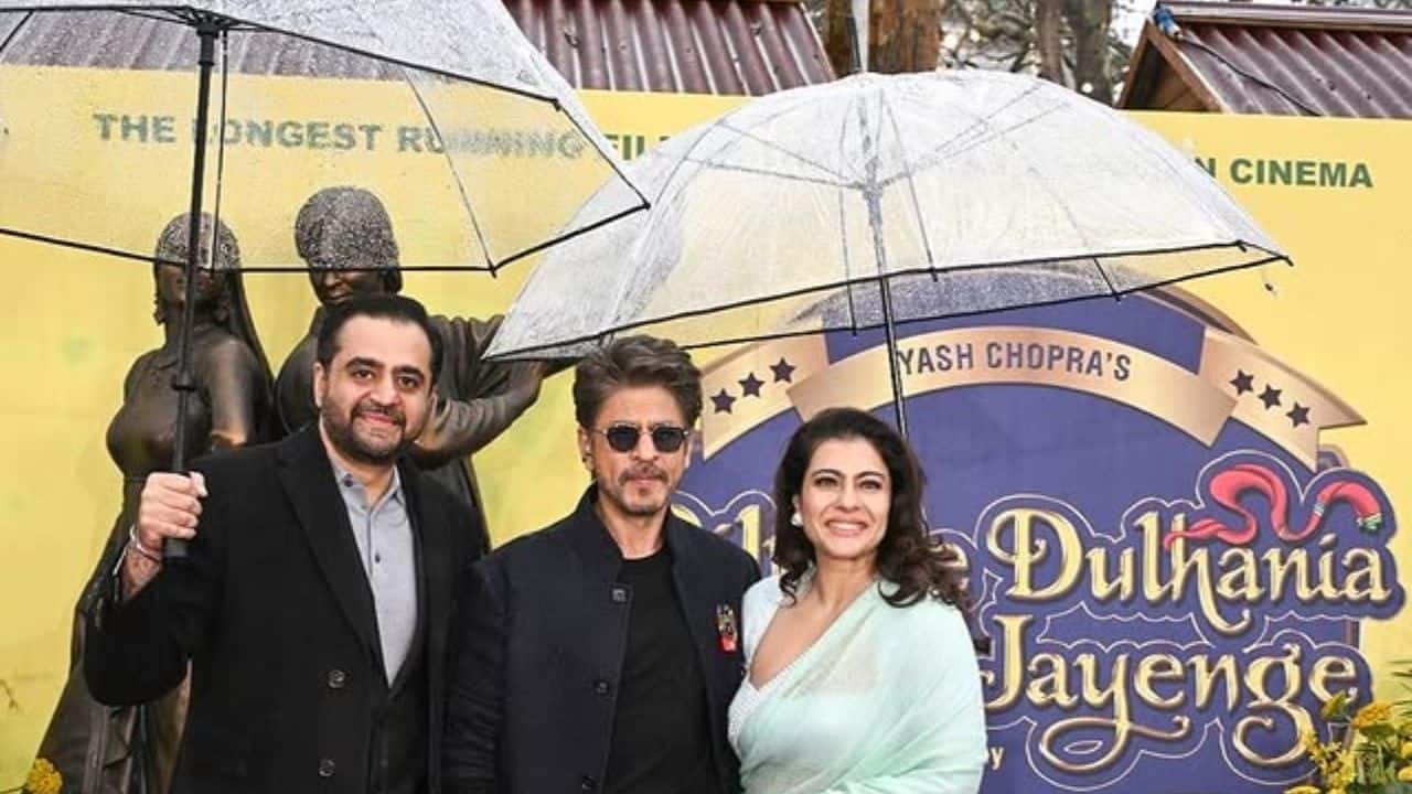 Shah Rukh Khan urges fans to visit the iconic new statue of DDLJ's Raj and Simran in London: "Bade Bade Deshon Mein, Aisi Chhoti Chhoti Baatein Hoti Rehti Hain"