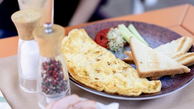 Is your everyday bread omelette actually healthy? Turns out, your bread choice and cooking style matter more than you think. (Image: Pexels)