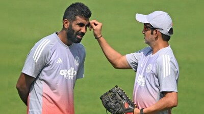 Ravi Shastri slams Ajit Agarkar following Jasprit Bumrah's workload management. (Photo: AP)