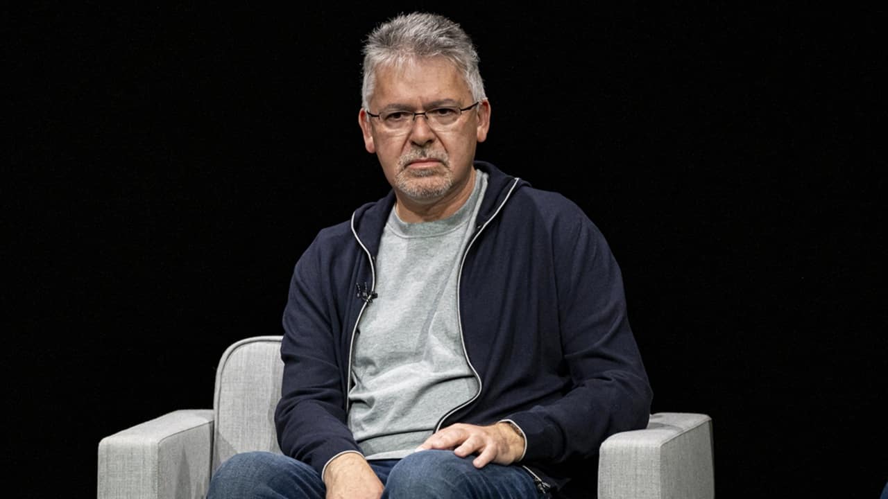 Apple’s John Giannandrea has stepped down as head of AI. Bloomberg