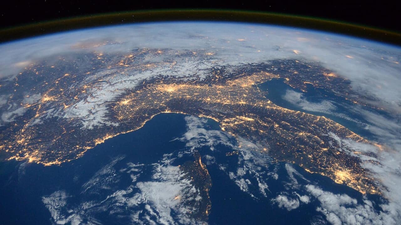 Columbia CEO’s $3-bn flat-Earth challenge goes viral: What the ‘edge of the earth’ stunt really means